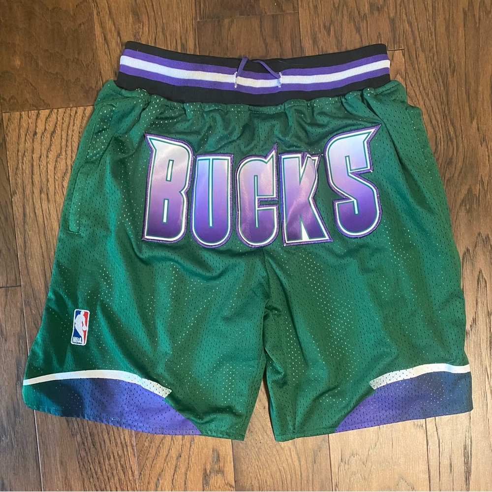 Milwaukee Bucks Shorts Mens Small Just Don vintage